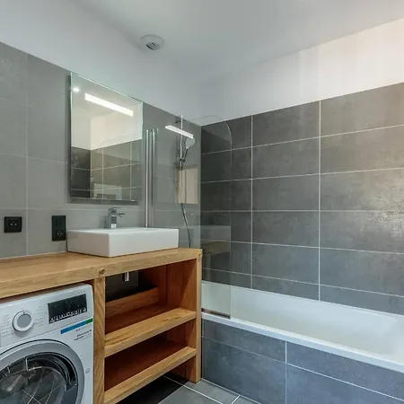 10 Personnes Champagny-en-vanoise, Parking, Animaux Admis, Balcon, Wifi - Fr-1-638-7 Apartment *