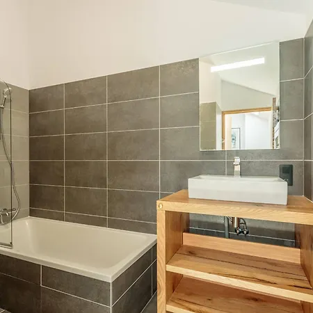 10 Personnes Champagny-en-vanoise, Parking, Animaux Admis, Balcon, Wifi - Fr-1-638-7 Apartment